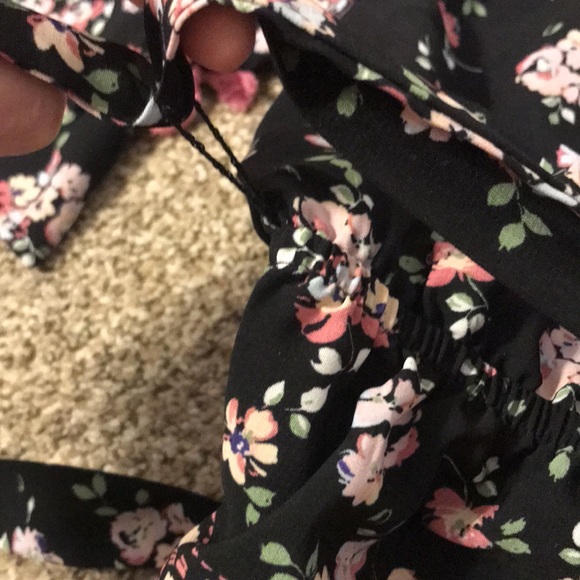 Cold shoulder romper - Picture 4 of 4